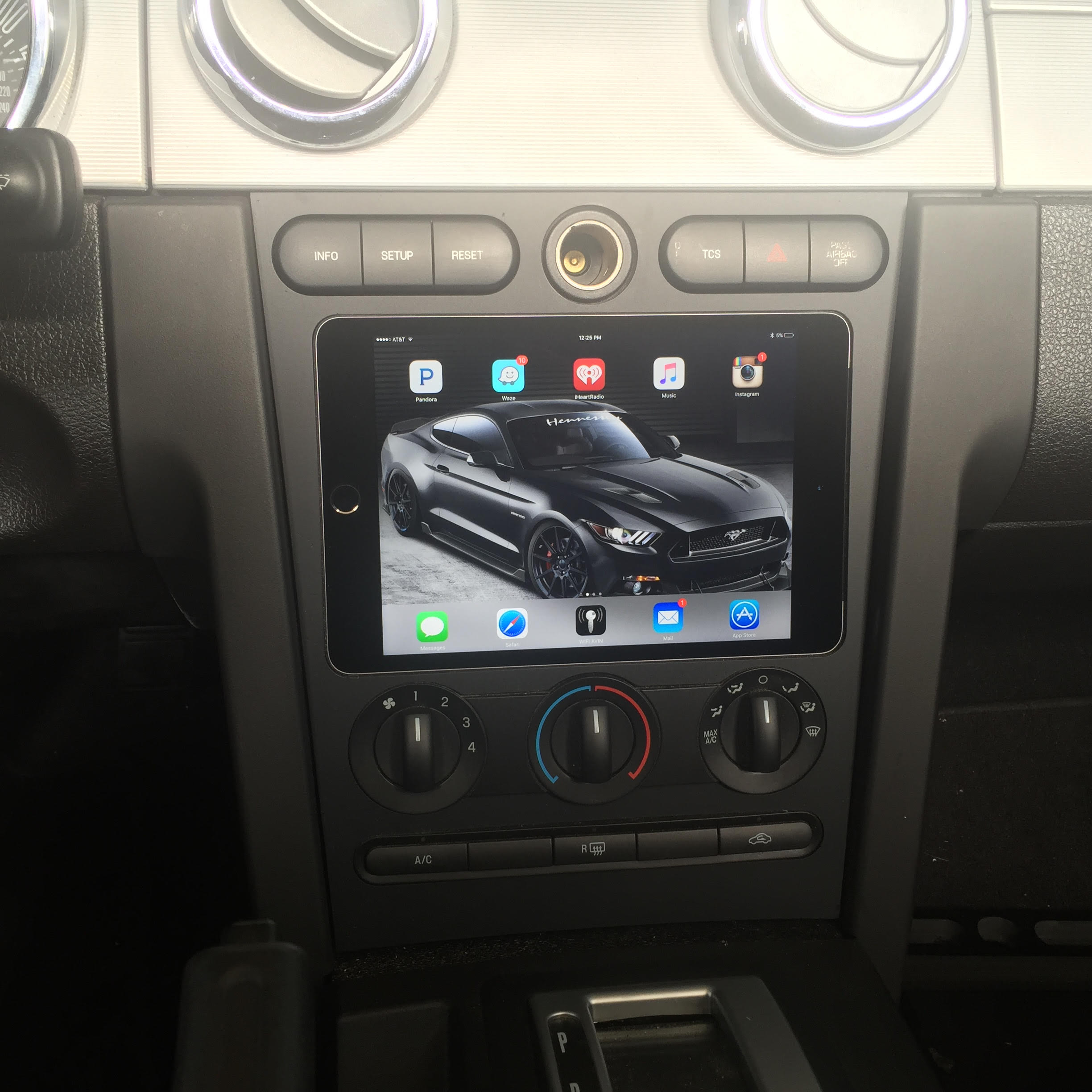 05-09 Ford Mustang iPad Mini & Nexus 7 Dash Kit