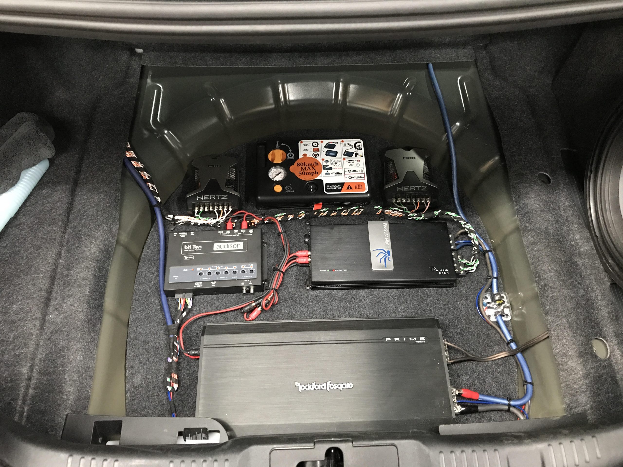 2015-2019 Ford Mustang Amp Rack